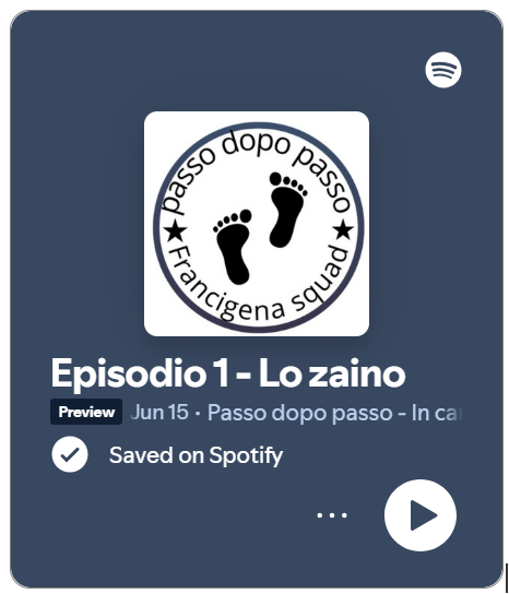 sfondo nero con quadratobiancoin primopiano, sul quale è posizionato il logo della francigena squad: due impronte di piedi di colore nero al centro, intorno il testo in cerchio. le due frasi deltesto sono: passo dopo passo; francigena squad: le due frasi sono separate da due stelle nere